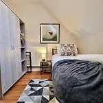 Chic Luxury Serviced Apartment Next To City Centre With Free Parking - Contractors & Relocators