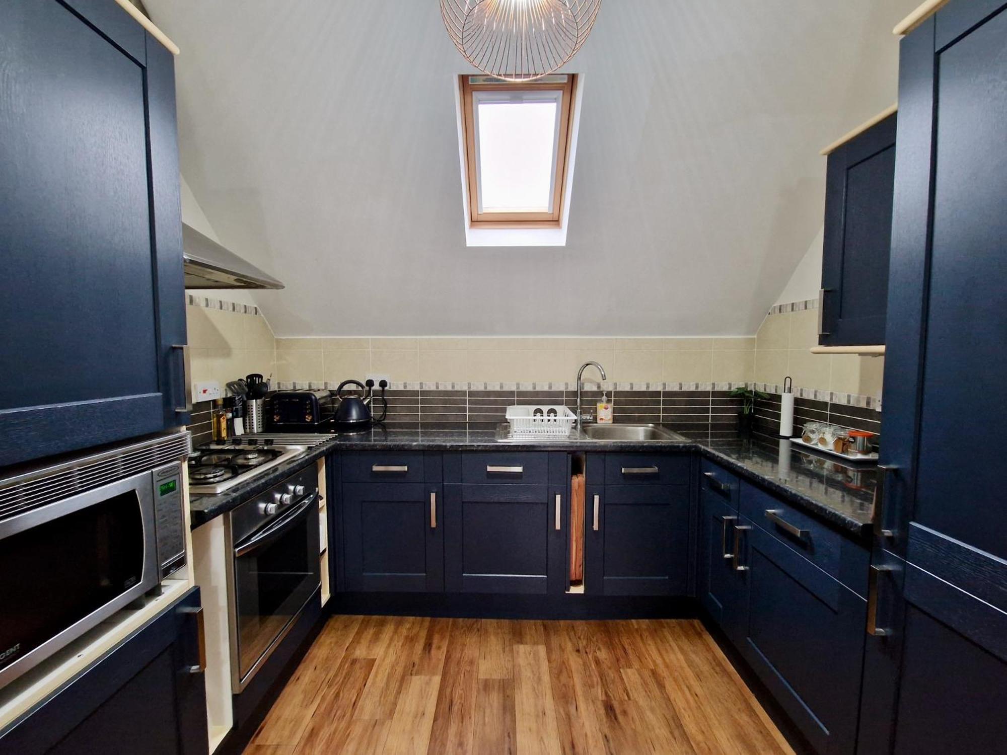 Chic Luxury Serviced Next To Centre With Free Parking - Contractors & Relocators