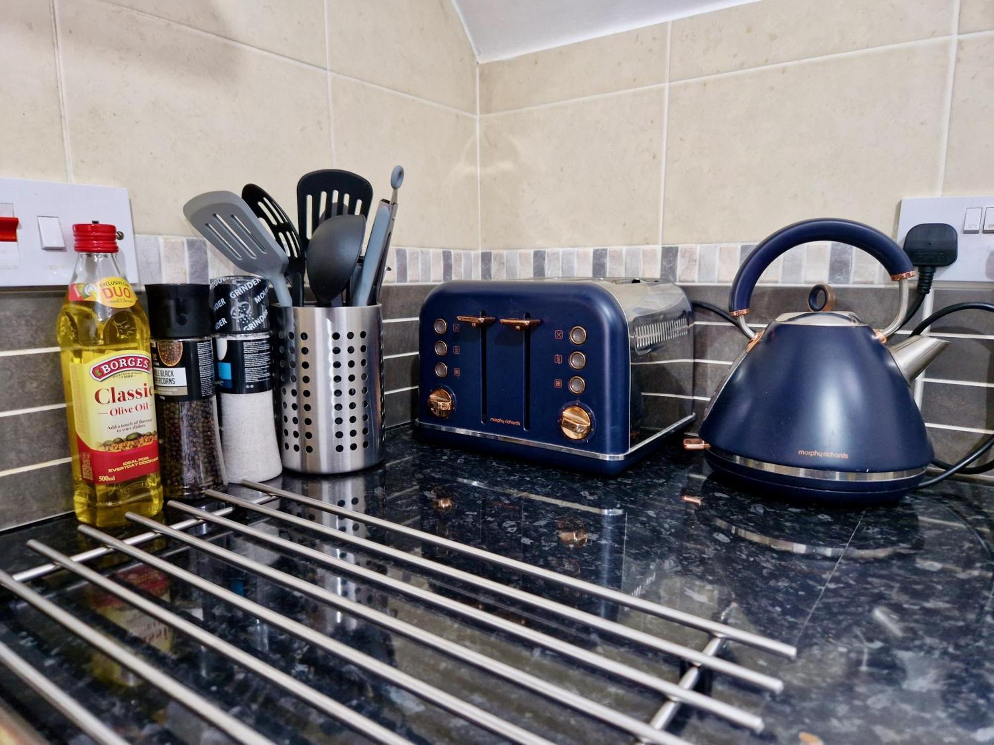 Chic Luxury Serviced Next To Centre With Free Parking - Contractors & Relocators * Coventry
