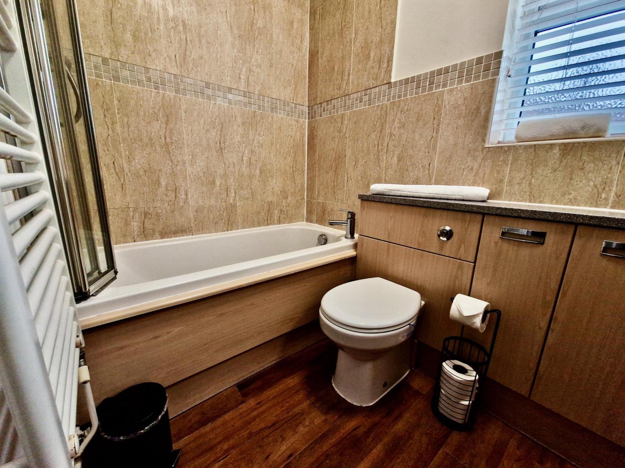 Chic Luxury Serviced Next To Centre With Free Parking - Contractors & Relocators * Coventry