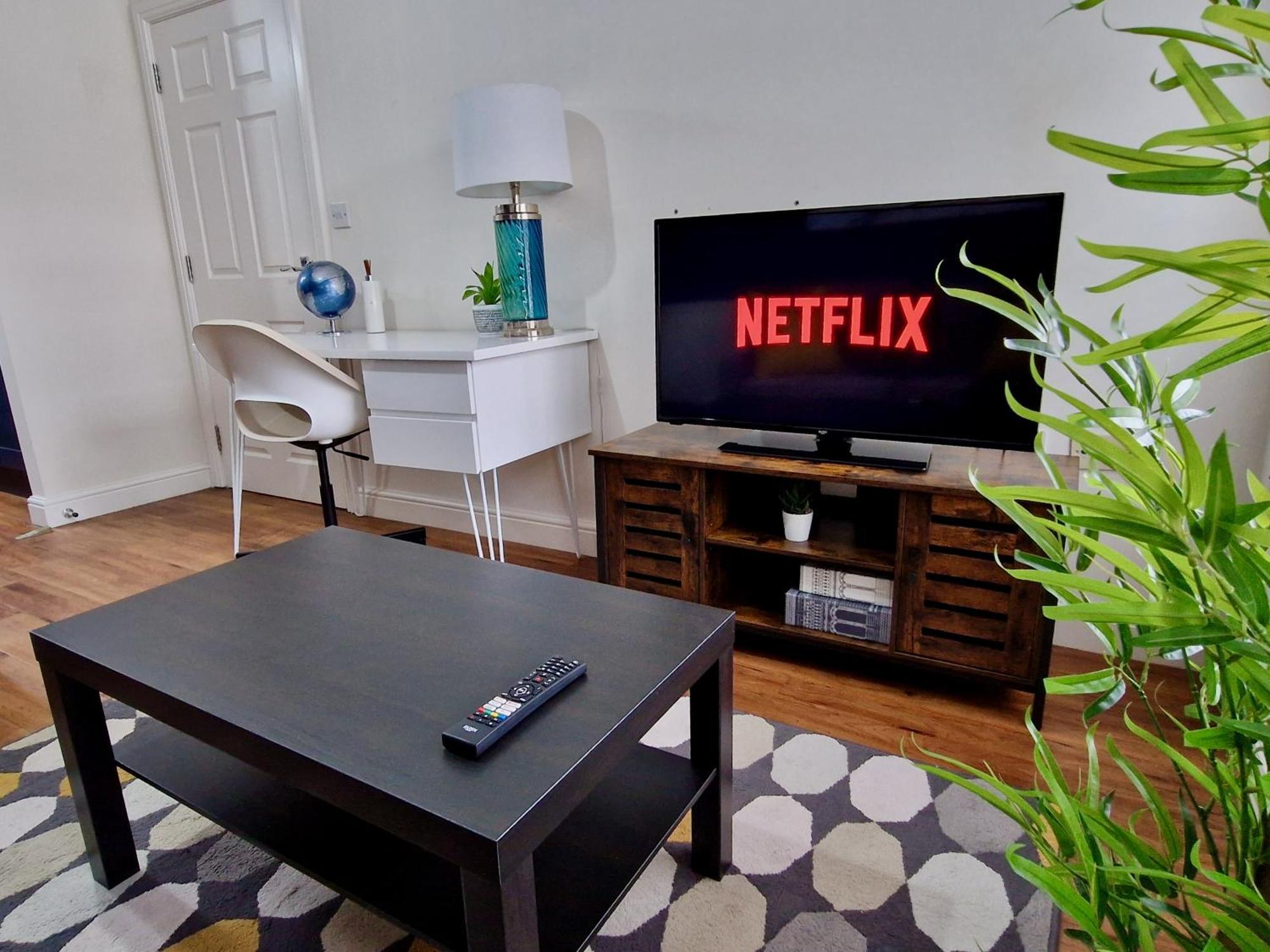 Chic Luxury Serviced Next To Centre With Free Parking - Contractors & Relocators *