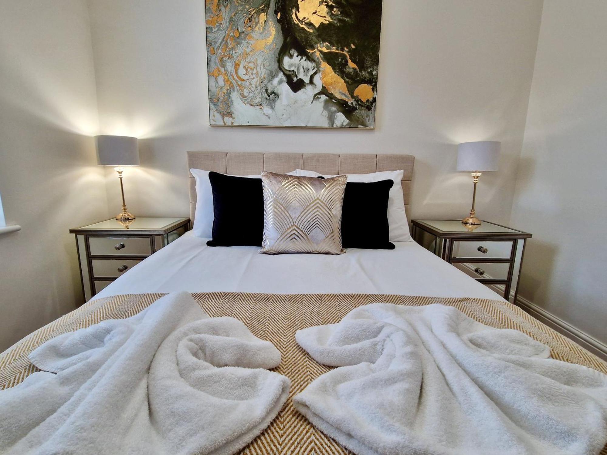 Apartment Chic Luxury Serviced Next To Centre With Free Parking - Contractors & Relocators *
